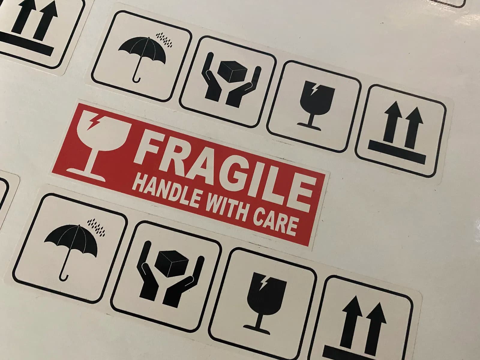 Fragile shipping warning labels